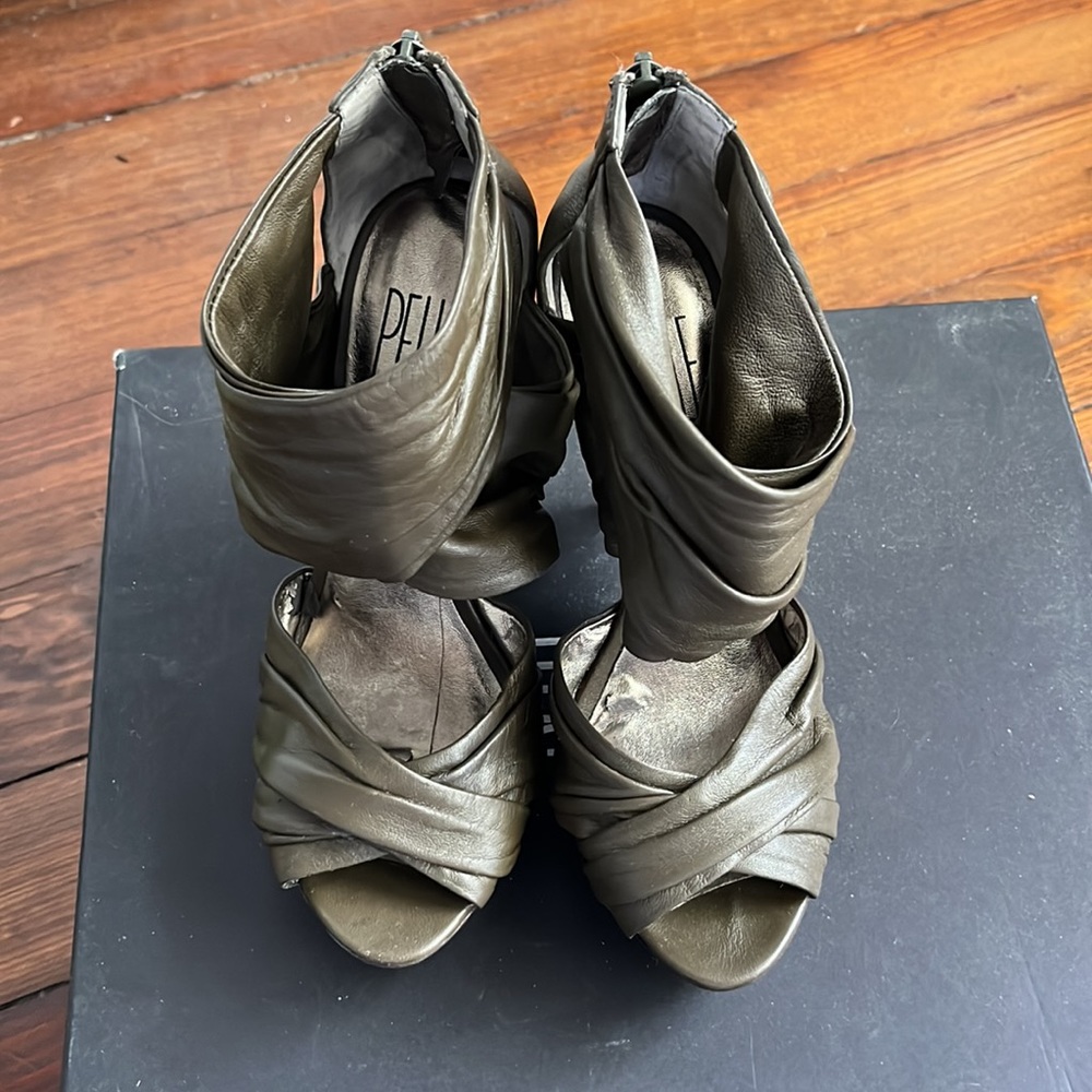 Pelle Moda Griffin Army Sheep Nappa criss cross wedge sandals size 6.5M - Picture 3 of 8